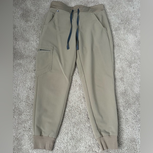 Figs Other - Figs Women’s Khaki Jogger Pants and Top